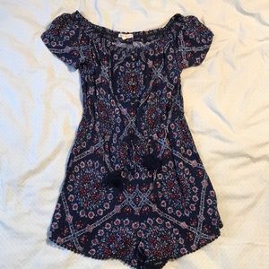 super cute flowy romper!
